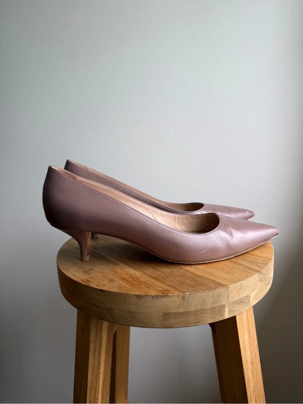 Stuart Weitzman Mauve Pointed-Toe Kitten Heel Pumps